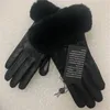 高級ブランドの革の手袋とウールのタッチスクリーンのウサギの皮の寒さの暖かいシープスキンの部分上の指