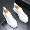 2022 novos apartamentos masculinos sapatos moda branco casual tendência baixa ajuda homens confortável segurança antiderrapante B36