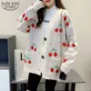 Oversize V Neck Dzianiny Kartkowość Koreańskie Dziewczyny Znosić Moda Kobiety Sweter Chic Drukowane Singel Breasted Top 11839 210508