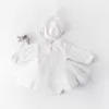 Ins Bébé Filles Baptême Blanc Dentelle Robe avec Cap Infant Toddler Broderie Tutu Vêtements Automne À Manches Longues Outfit Set 210529