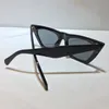 Okulary przeciwsłoneczne dla mężczyzn i kobiet letnie kocie oczy w stylu anty-ultrafioletowe 41468 Retro tarcza obiektywu płytka kwadratowa pełna ramka modne okulary losowe pudełko