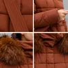 Женские траншевые пальто 2022 Высококачественные женщины Зимние пиджаки с капюшоном с меховым воротником теплый утолчок