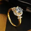 Womens Rings 크리스탈 마이크로 상감 중공 원형 다이아몬드 반지는 Shengguang 크라운 레이디 클러스터 스타일 밴드를 참조합니다.