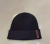 럭셔리 니트 모자 브랜드 디자이너 Beanie Cap Mens Fitted Hats Unisex Cashmere 편지 캐주얼 두개골 모자 야외 패션 고품질 멀티 컬러 3242