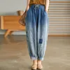 Johnature Women Denim Haft Harem Spodnie Gradient Blue Vintage Spodnie Elastyczny Paist Kieszenie Letnie Luźne Spodnie 210521