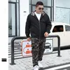 Tute da uomo Abbigliamento da uomo 2021 Tuta Cargo Giacca mimetica Pantaloni Set da 2 pezzi Felpe con cappuccio da uomo XXXXL Cappotto Tuta da pista 6XL 7XL 8XL 9XL