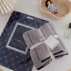 Elegante carta impressa toalha de banho macio grosso alta qualidade casal designer jacquard toalha para esportes natação praia presente 2 peça conjunto
