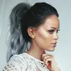 灰色の人間の髪のPonytailの波状の巻き毛パフアップデオ女性Toupeeのヘアピースシルバーホワイト塩とコショウの灰灰色の柔らかいハイライト120g 140g