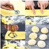 Keukengereedschap vorm vierkante hart ronde ravioli stempel dumpling wrapper mal pasta koekjesdeeg snijsnijder aluminium met strandhout handvat bij zee T9I001765