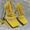 2021女性サンダルソリッドハイヒール夏の靴女性正方形のつま先ローマンレディーカジュアルクロストゥヒール黄色いメッシュストラップシューズY0721