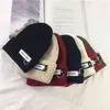 Stickad hatt för kvinnor och män Cap Fauries Headwear Fashion Simple Hip Hop Stickning Brev Mångsidig Höst och Vinter Varm Hat Y21111