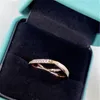 Luksusowy projektant Damska Ring Rose Gold Moda Pierścień Marka Wysokiej Jakości Luksusowy Męskie Pierścienie Diamond Pierścienie Damska Designer Biżuteria 678