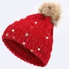 Star Pearl Rhinestone Red Hat для женщин Осень зима Помпам Теплый вязаный Крышка Сплошной Цвет Твист Дамы Фана Кэпс Новый год подарок