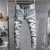 Ly designer mode män jeans retro ljusblå elastisk smal passform rippade denim byxor högkvalitativa streetwear hip hop byxor