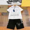 2022 zwarte jongens meisjes shorts sets merk t-shirts broeken sets shirt uitloper lente jas voor kinderen casual sport trainingspakken kind2066800