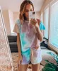 Sommarkvinnor Pyjamas sätter tie-dye 2-stycke kostym Kort ärm tröjor Toppar+elastiska shorts hemkläder kvinnlig lös plusstorlek kostymer 210528