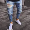 jeans sexy de pie