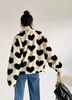 Cheerart Beige Faux Fur Coat Women Heart Print Sherpa Kawaii Fleece Jacka Söt Vinter Ytterkläder Koreanska Mode Kläder 210928