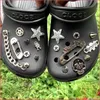 Metal Punk Charms Designer Vintage Pin Rivet Chain Shoe Decoration S Kids Boys Women Girls Gifts Charm för Jibbi5101593