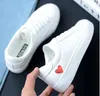 Kvinnor Casual Shoes Fashion New Woman PU PU Läder Skor Ladies Andas Söt Hjärtlägenhet Vit Sneakers