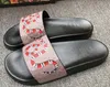 127kw senaste högkvalitativa män design kvinnor flip flops tofflor mode läder glidor sandaler damer casual skor
