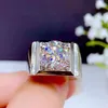 Luxe Super Big Sparking Moissanite Mannen Ring Real 925 Silver Wedding 11 * 11mm Maat Spier Power Style Man Gift