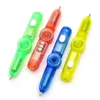 Długopisy 1 PC LED Kolorowe Luminous Spinning Pen Rolling Ball Point Materiały biurowe Dostawy Losowy kolor
