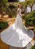Niesamowite przeciążenia koronkowe suknie ślubne V Neck Suknie ślubne z odpinanym pociągu Długie rękawy Appliqued A Line Satin Vestido de Novia