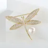 2021 versão coreana high-end micro-embutida Zircon Dragonfly Shell Bead Animal Broche Jóias Acessórios