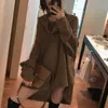 Koreanska stil lazy lösa kvinnor pullover tröja dam svart khaki vintage asymmetri höst stickade sexiga topp casual jumpers 210514