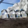 Les sphères de quartz claires protègent optiquement la pierre l'énergie de l'anxiété les hautes intentions le cristal de guérison