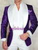 Высокое качество One Button Button Purple / Navy Blue / Black Groom Tuxedos Shawal Отворотный свадьба / выпускной / ужин Женихные Мужские костюмы Blazer (Куртка + брюки + жилет + галстук) W1398