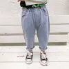 Pantalones de mezclilla informales de color sólido para niños y niñas de estilo coreano, pantalones vaqueros que combinan con todo para niños de 2 a 6 años 210615