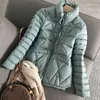 FuitAylor Winter Light Down Kort Jacka Kvinnor 90% Vit Duck Varm Coat Ladies Stand Collar Casual Loose Solid Color Outwear 211013