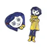 Pins, Broches Coraline A Porta Secreta Broche Raincoat Amarelo Menina Dos Desenhos Animados Esmalte Para As Mulheres Crianças Colar Coat Jóias Halloween