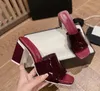 MULES Patente Calfskin Escuro Bege Roxo Preto Verde Sandálias femininas de verão chinelos de praia designer de luxo slides ao ar livre sapatos femininos 22