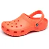 358 Moda Sandalet Sıkıcı plaj su geçirmez ayakkabılar erkekler klasik hemşirelik tıkanıklığı hastane terlikleri tıbbi 22787441