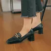 Elbise Ayakkabı Kadın Topuklu Yüksek Kalite Marka Tasarım Altın Zincir Kare Topuk Loafer'lar Kadın Katı Siyah Bej Rahat Deri Üzerinde Kayma