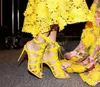 Batı tarzı kadın moda açık süet deri ince topuk gladyatör sandalet bağcıklı kırmızı mavi sarı yüksek