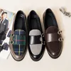 Erkekler Elbise Ayakkabı Marka Deri Erkek Loafer'lar Düğün Parti Örgün Ayakkabı Siyah Yeşil Keşiş Kayış Rahat Moda Erkekler Ayakkabı Üzerinde Kayma