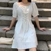 Koreaanse kruisverband slanke taille vrouw jurk bladerdeeg korte sleep vierkante kraag vestidos femme zomer zoete jurken 6g264 210603
