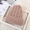 Vinter mohair stickade kvinnor hatt utomhus varm tjock mjuk plysch dam beanie casual twist crochet solida färg tjej hattar bonnet