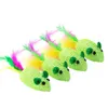 New Green Braidedartificial Feathe Mouse Toy med roliga ljud Roliga Tillbehör Skrapa Beständigt djur