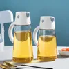 Dispenser di olio con coperchio aperto automaticamente Salsa creativa Bicchiere da forno Bottiglia di stoccaggio a prova di perdite Accessori per utensili da cucina per insalata