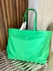 2021 Ladies Large Brand Shopping Bag Recycled Nylon Totes Bolsas de Bolsa de Bolsa Oxford Bolsas de Viagem portáteis182h