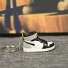 Mini 3D Stereo Sneaker Keychain Kvinna m￤n Kids Key Ring Gift Luxury Shoes Keychains Car Handbag Key Chain Basketball Shoes Key Hol3079