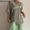 Nomikuma brev tryckt T-shirt Kvinnor Kontrast Färg O Neck Kortärmad Tshirts Sida Split Design Casual Loose Topps Korean 210514