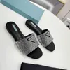 2022 Kobiety Heel Heel Diamond Pantofle Moda Summer Beach Imitacja Kryształ Wydrodzony Satynowe Sandały Luksusowe Marka Ladies Płaskie Jasne Skórzane Slajdy Buty Rozmiar 35-42