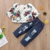 Set di abbigliamento per bambina da bambino con stampa floreale a maniche lunghe con spalle scoperte, jeans strappati, abiti