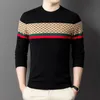 Neue dünne Slim Fit Koreanische Männer Rundhals Gestreiften Langarm Pullover Herbst Winter Gestrickte Pullover Casual Pullover Top